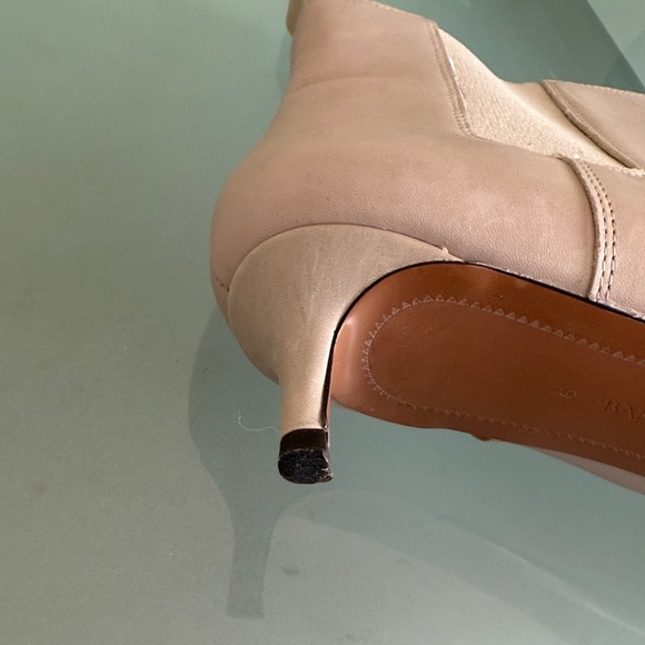 Banana Republic Boots Banana Republic Leather Kitten Heel Ankle Boots Size 9 - Picture 6 of 9